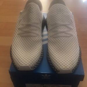 Men’s Addidas Derupt Runner Size 10.5 Preowned